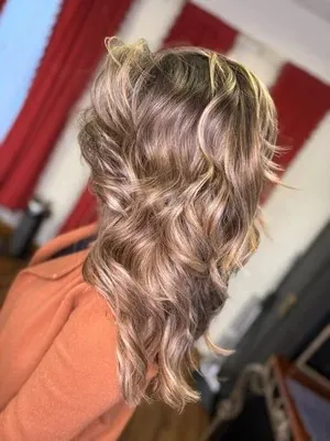 Highlighted blonde loose curls